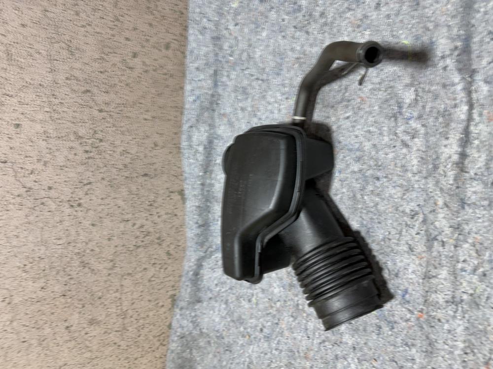 01-05 Lexus IS300 Engine Air Intake Tube Cleaner Resonator 17860-46160 OEM – photo 2