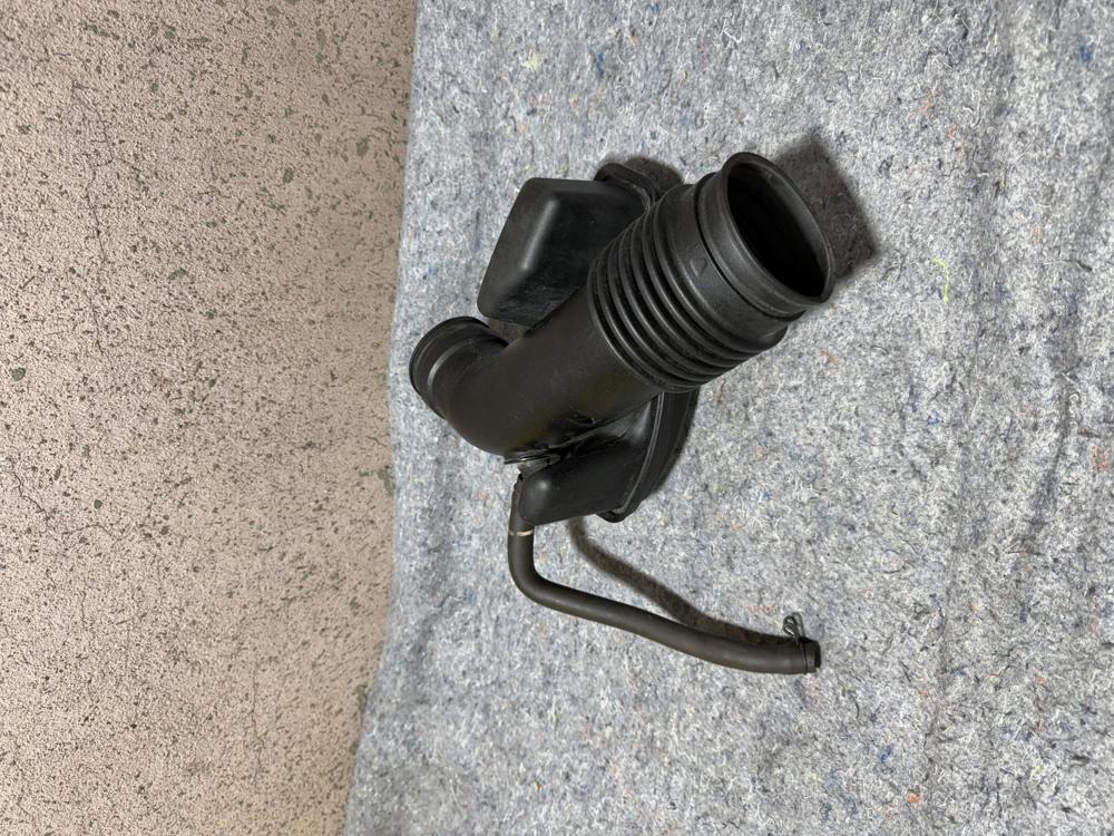 01-05 Lexus IS300 Engine Air Intake Tube Cleaner Resonator 17860-46160 OEM – photo 3
