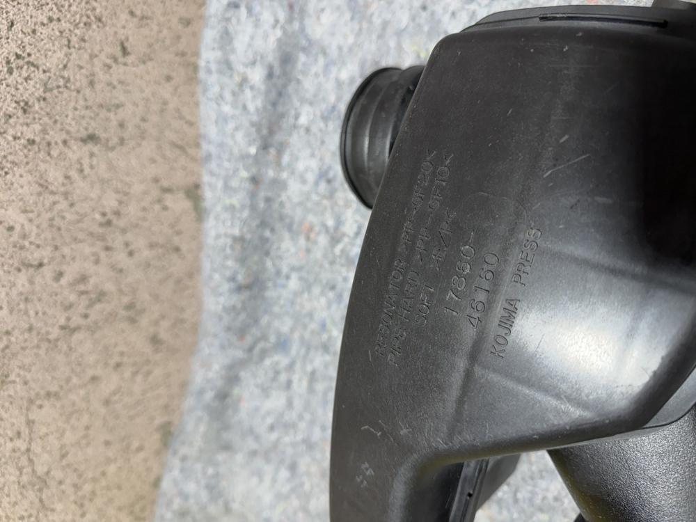 01-05 Lexus IS300 Engine Air Intake Tube Cleaner Resonator 17860-46160 OEM – photo 4