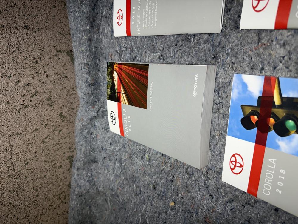 2018 Toyota Corolla Owners Manual OEM – photo 3
