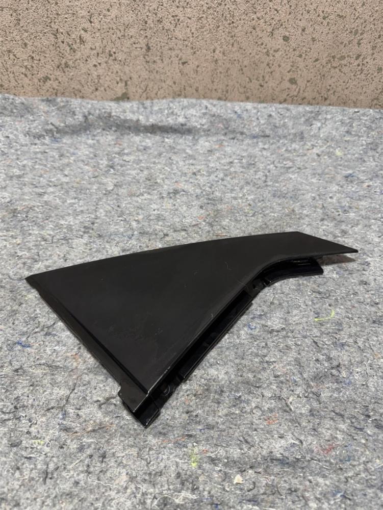 Genuine Gm Rear Passenger Side Door Window Frame Rear Applique 84261836 – photo 1