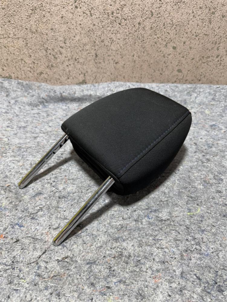 2018 Toyota Yaris Passenger Side Front Cloth Headrest Assembly – photo 1