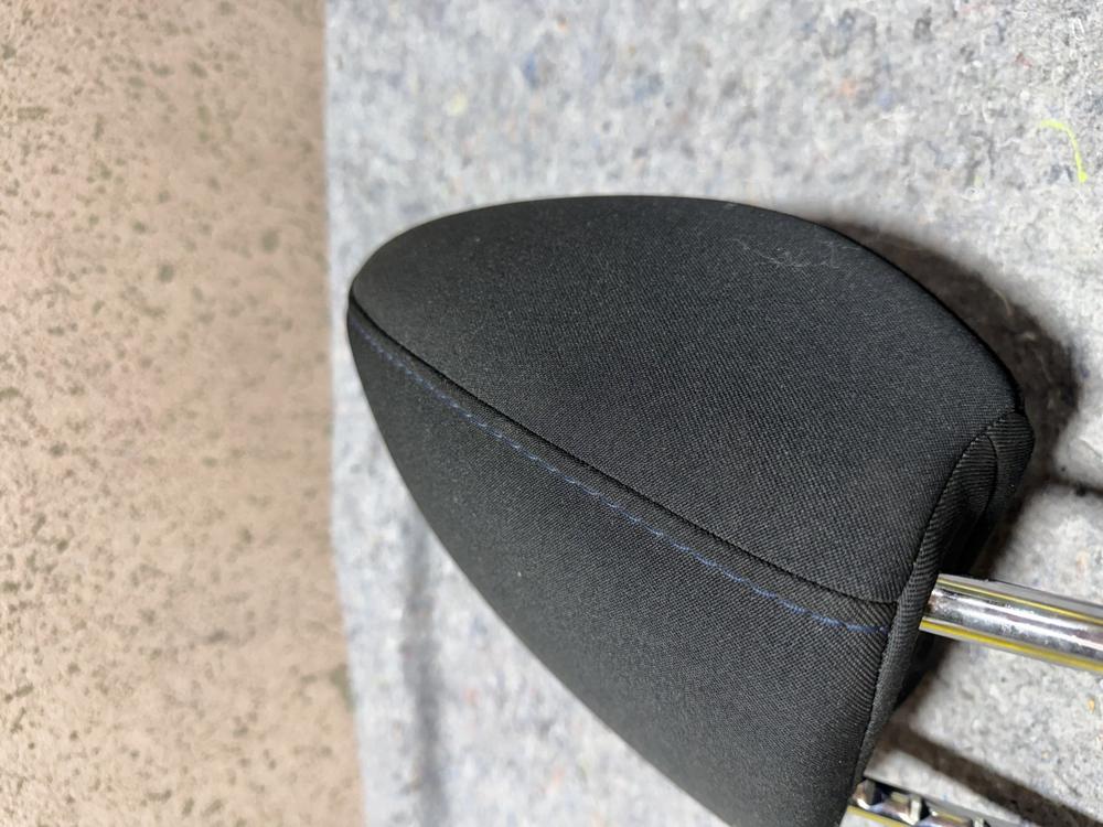 2018 Toyota Yaris Passenger Side Front Cloth Headrest Assembly – photo 2