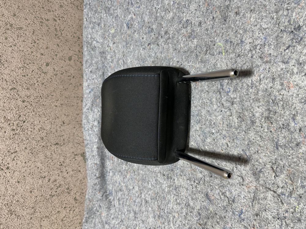 2018 Toyota Yaris Passenger Side Front Cloth Headrest Assembly – photo 4