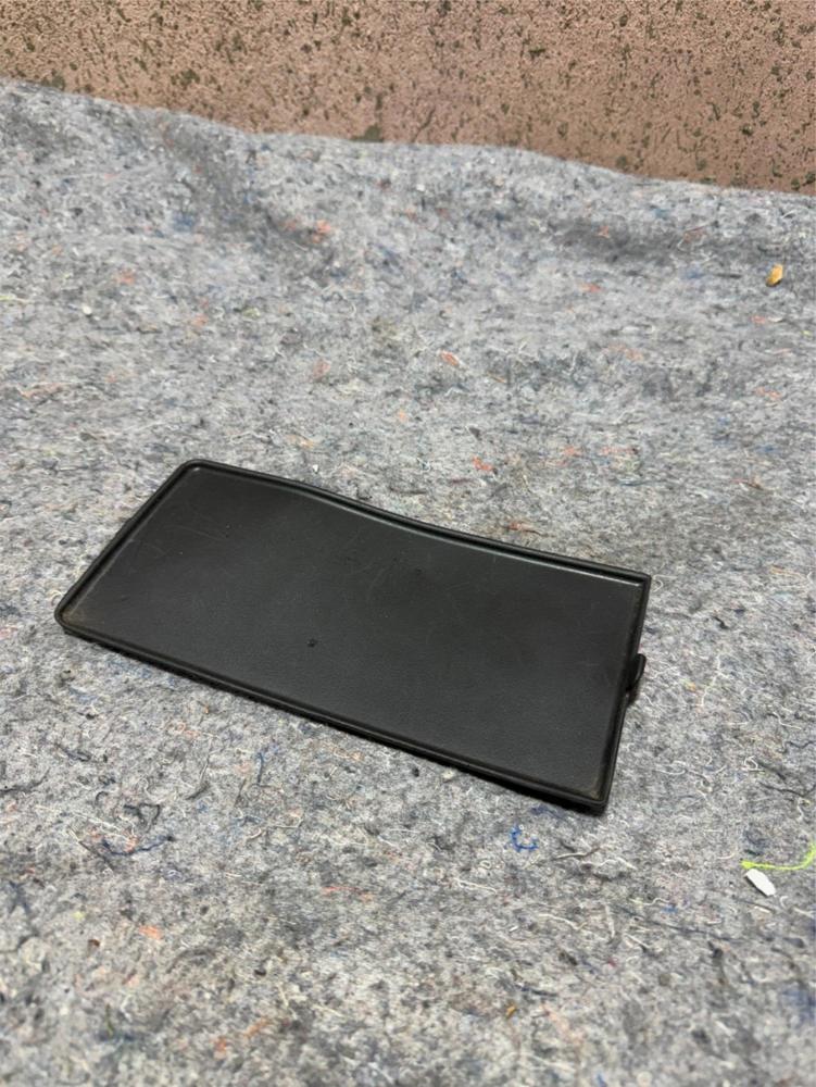 2011 Jeep Patriot Console Armrest Rubber Mat Insert L0184773AA01 – photo 1