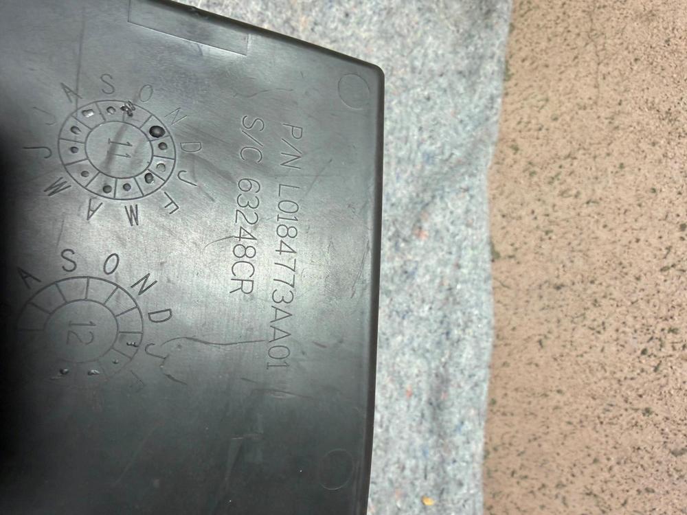2011 Jeep Patriot Console Armrest Rubber Mat Insert L0184773AA01 – photo 2