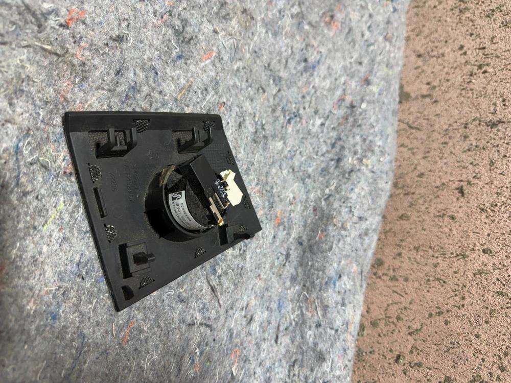 2014-2020 Maserati Ghibli Dash Left Side Tweeter Speaker Cover Grille Trim OEM – photo 2