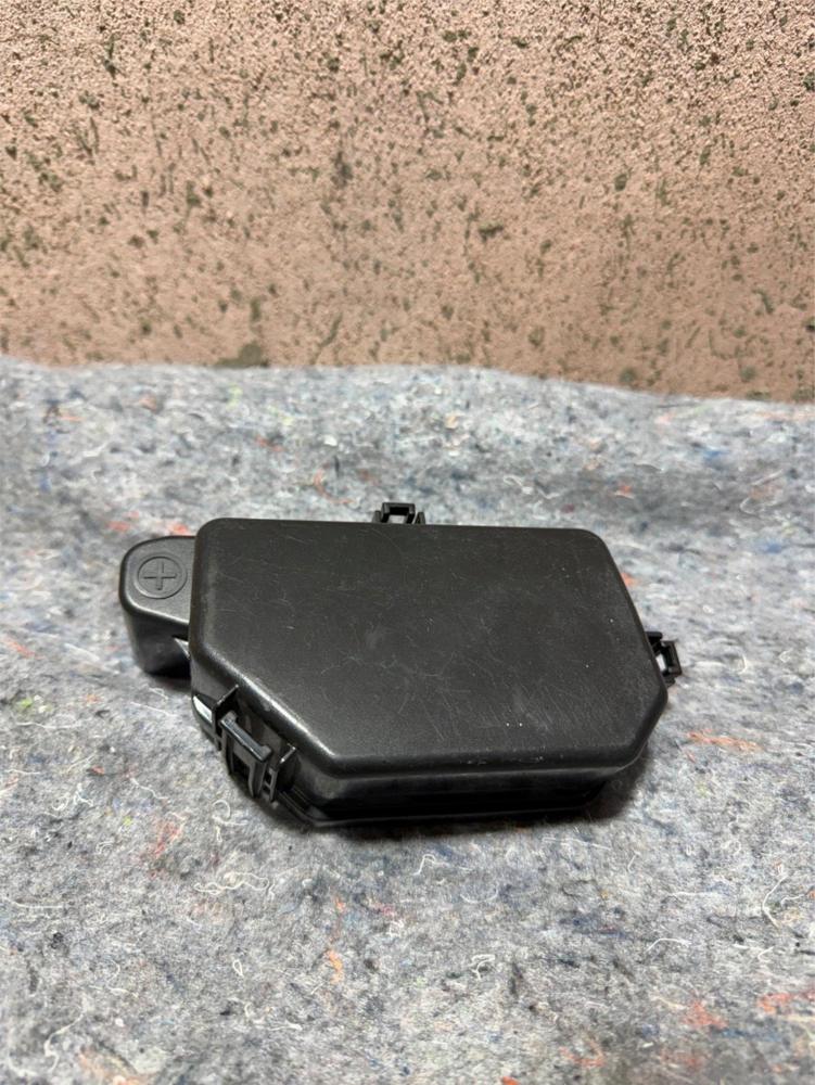 2017-2020 Infiniti Q60 Fuse Relay Battery Junction Box Block Upper Cover OEM – photo 1