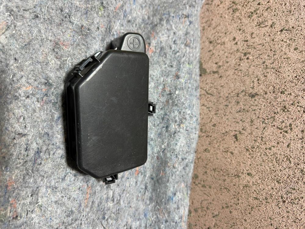2017-2020 Infiniti Q60 Fuse Relay Battery Junction Box Block Upper Cover OEM – photo 2