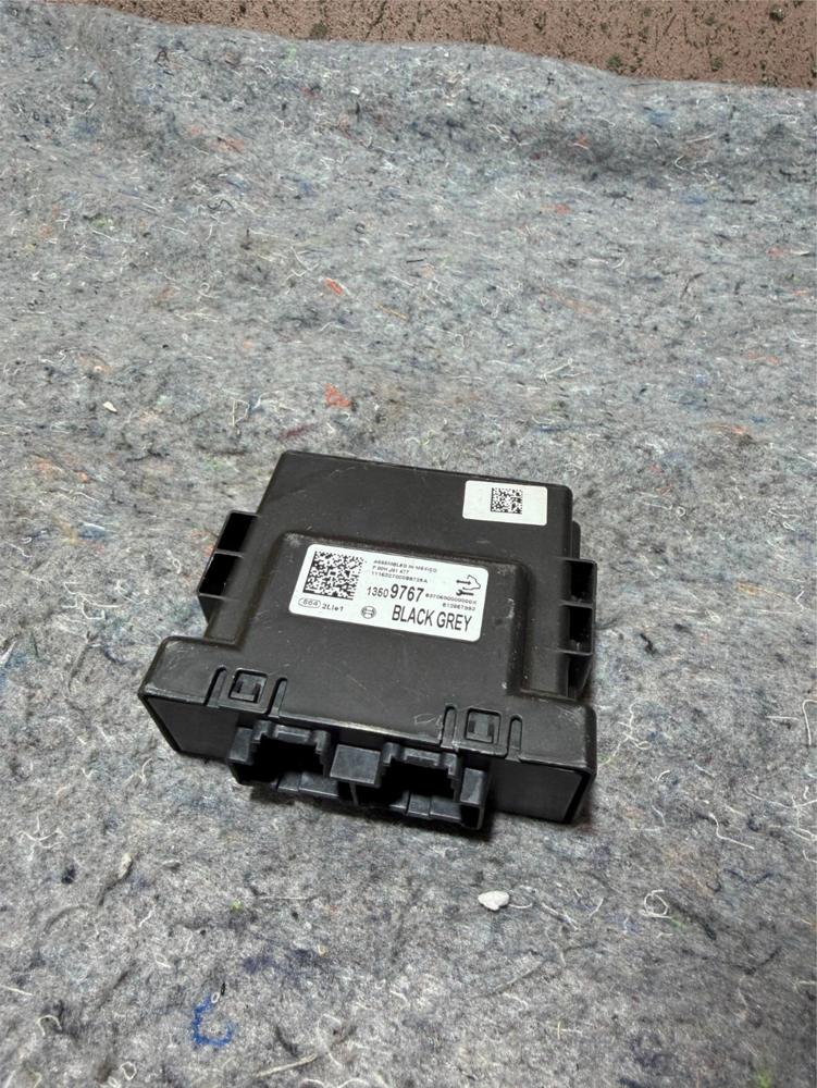 OEM Gm Serial Data Gateway Module 13509767 2016-17 Chevy Camaro 13599318 – photo 1