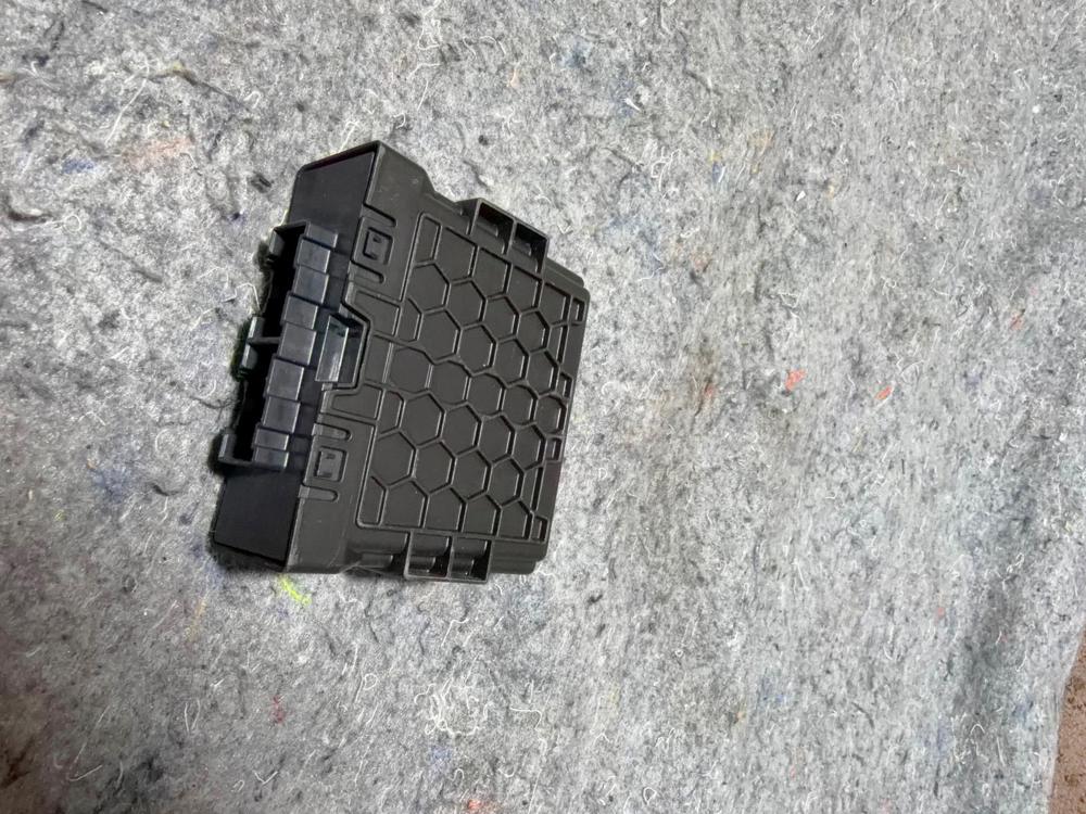 OEM Gm Serial Data Gateway Module 13509767 2016-17 Chevy Camaro 13599318 – photo 2