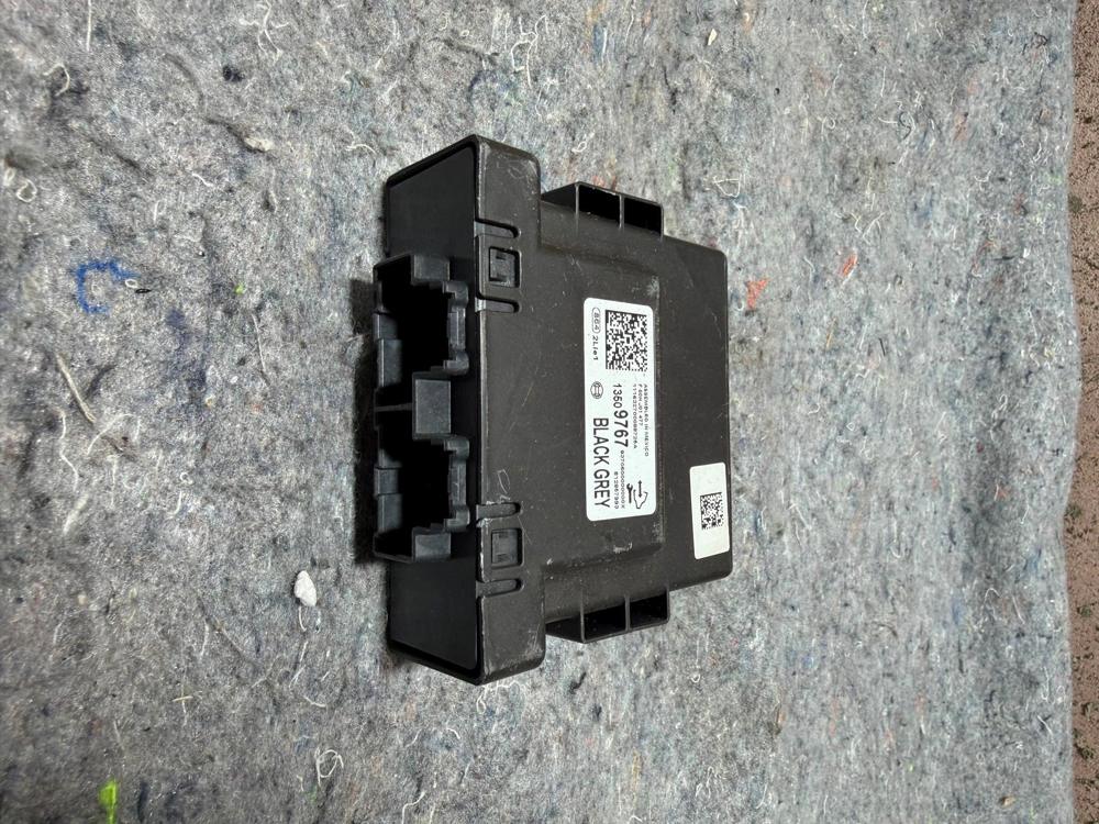 OEM Gm Serial Data Gateway Module 13509767 2016-17 Chevy Camaro 13599318 – photo 3