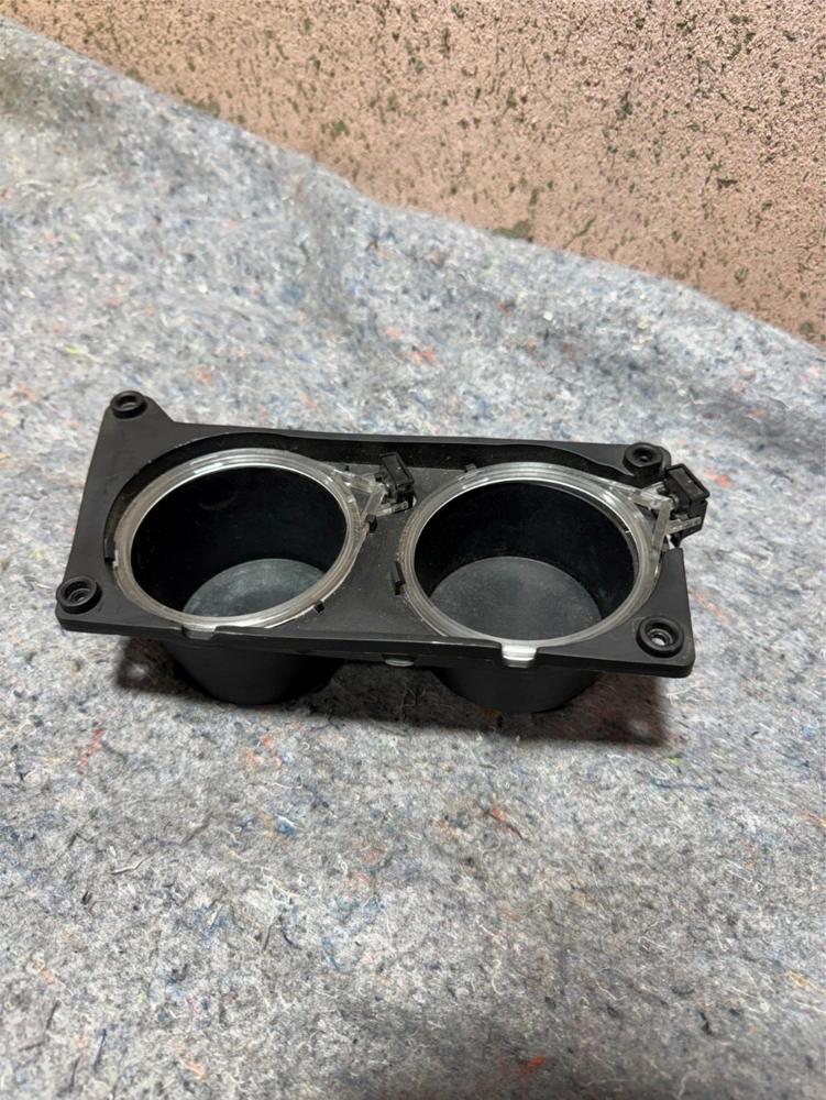 09-17 Jeep Patiot Center Console Illuminated Dual Cup Holder Drink 05108217AA – photo 1