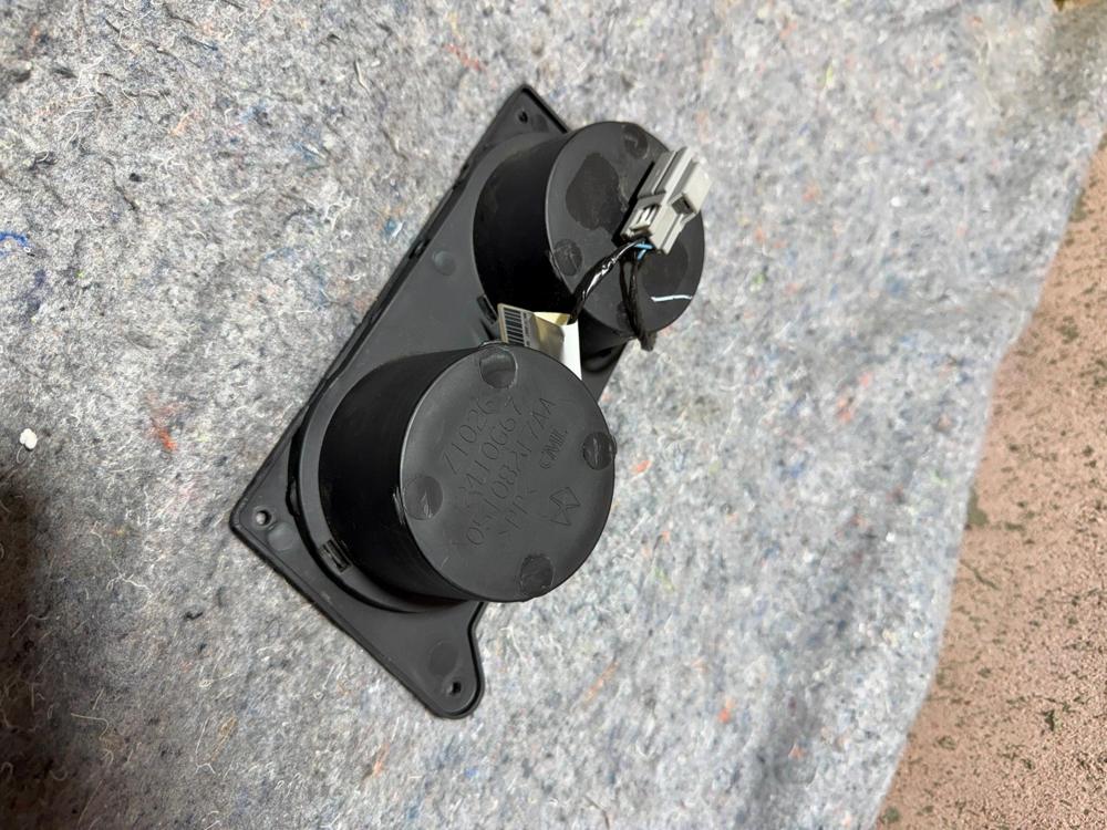 09-17 Jeep Patiot Center Console Illuminated Dual Cup Holder Drink 05108217AA – photo 3