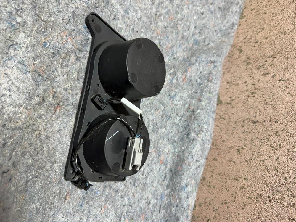 09-17 Jeep Patiot Center Console Illuminated Dual Cup Holder Drink 05108217AA – photo 4