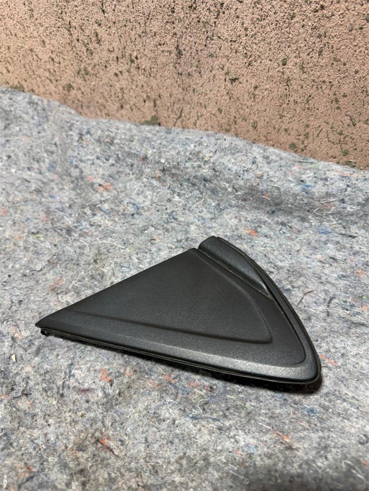 Genuine Gm Front Driver Side Fender Rear Upper Molding 42345003 OEM – photo 1