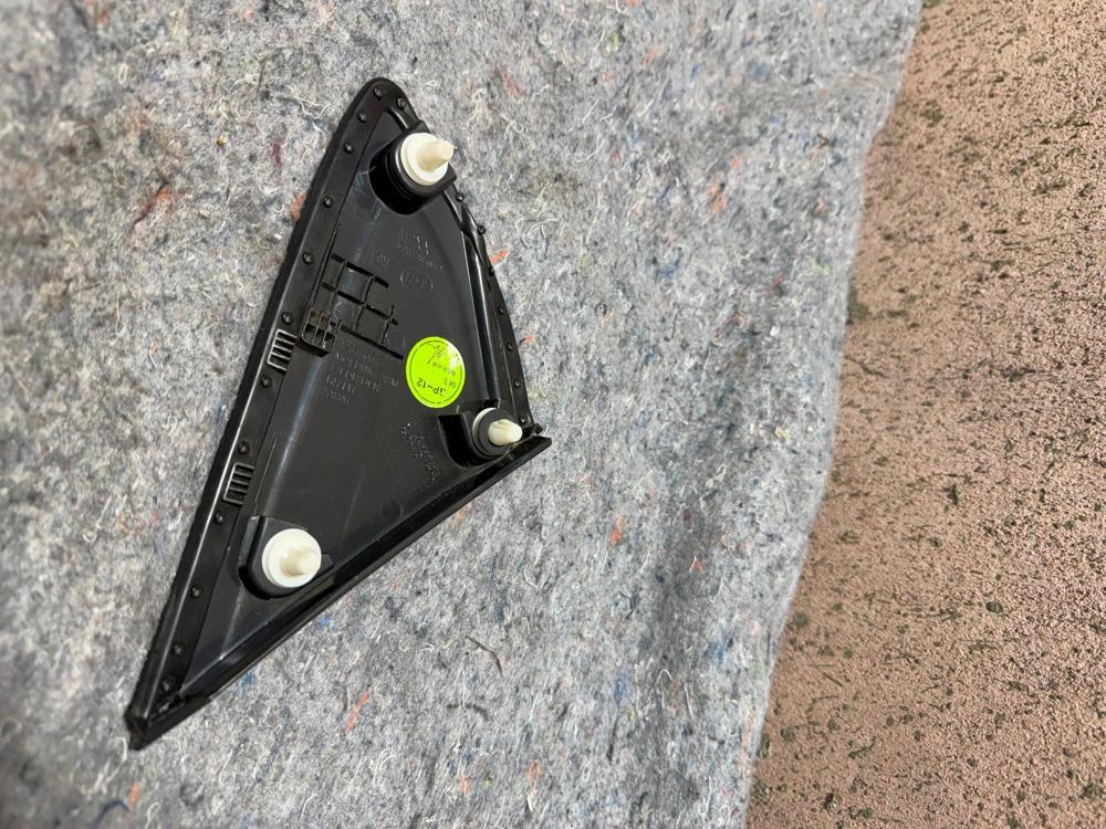 Genuine Gm Front Driver Side Fender Rear Upper Molding 42345003 OEM – photo 4