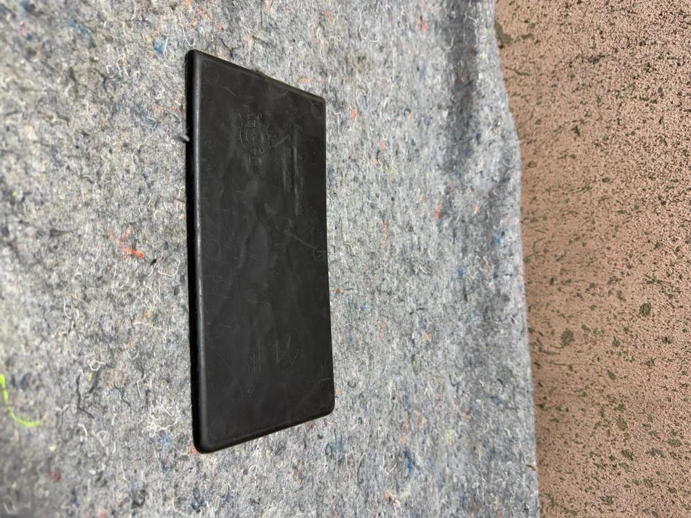 2011 Jeep Patriot Console Armrest Rubber Mat Insert L0184773AA01 – photo 2