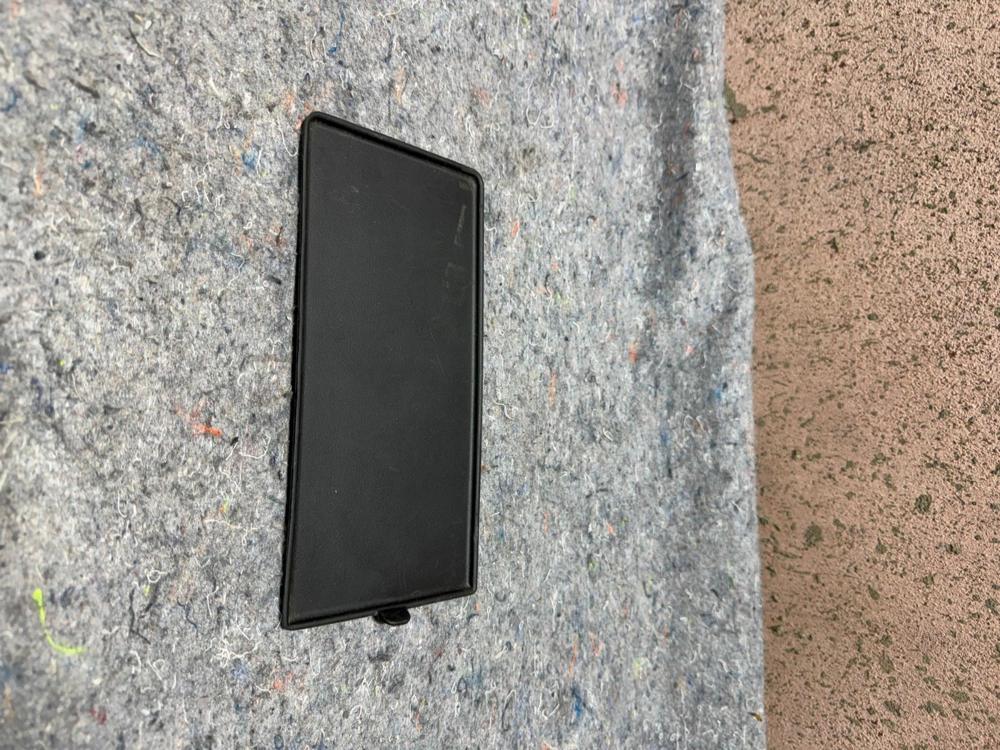 2011 Jeep Patriot Console Armrest Rubber Mat Insert L0184773AA01 – photo 3