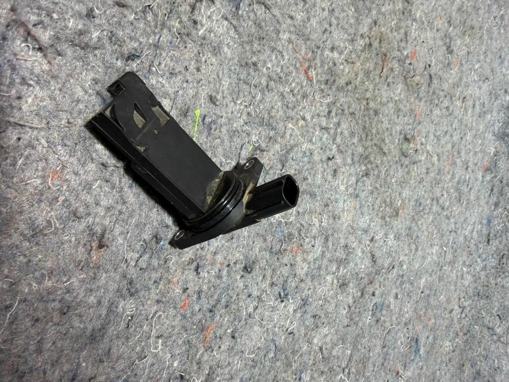 Toyota Yaris E5T63271 PYFS-13-215 Mass Air Flow Meter Maf Sensor – photo 3