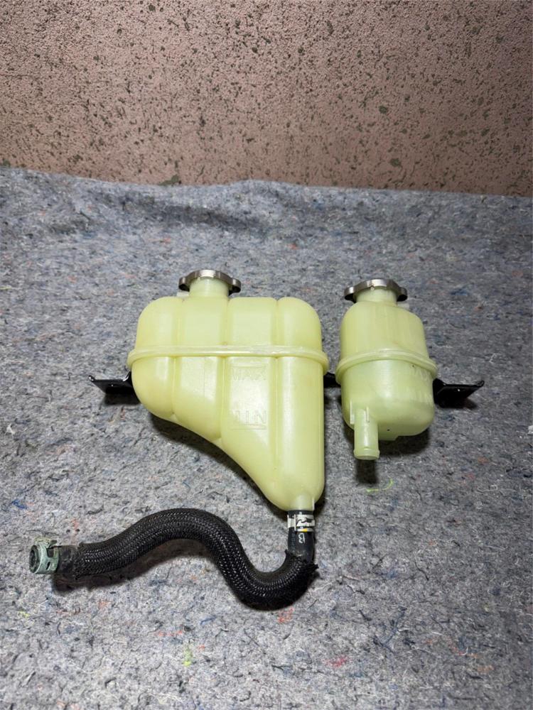 2017-2021 Infiniti Q60 AWD Engine Coolant Expansion Tank Assy 21710-5CF0A – photo 1
