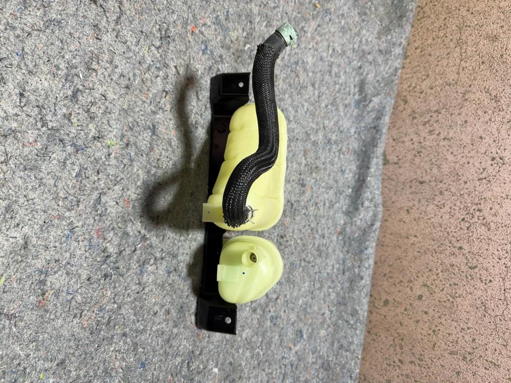 2017-2021 Infiniti Q60 AWD Engine Coolant Expansion Tank Assy 21710-5CF0A – photo 2
