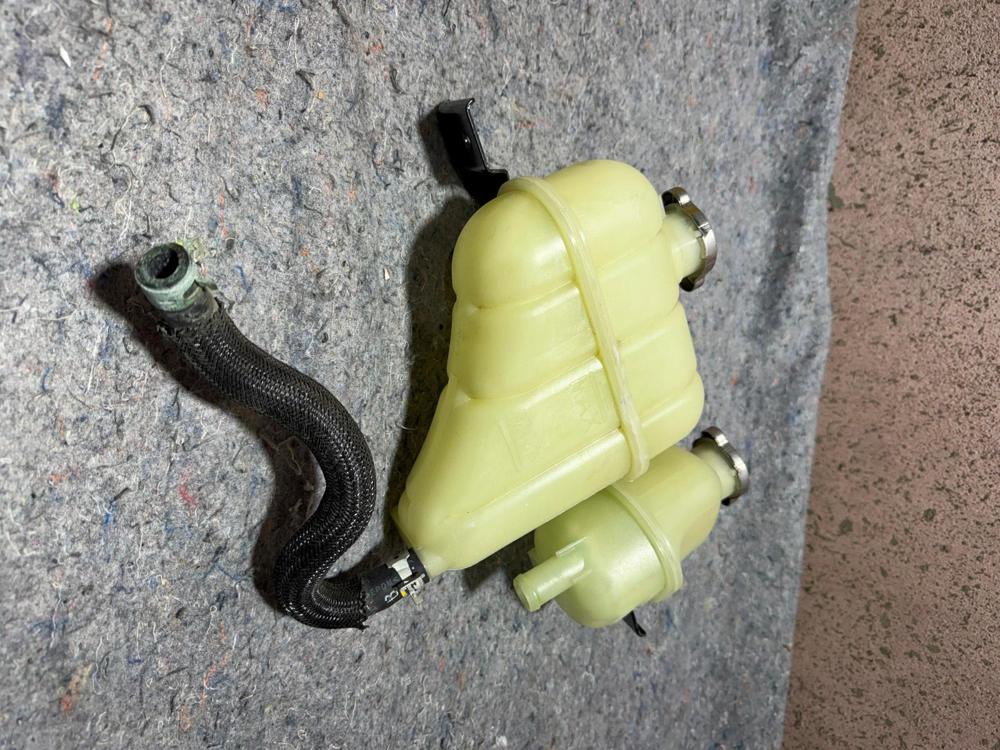 2017-2021 Infiniti Q60 AWD Engine Coolant Expansion Tank Assy 21710-5CF0A – photo 3