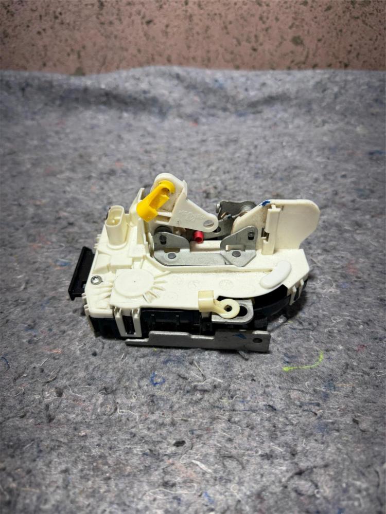 2007-2016 Jeep Patriot RH Passenger Side Front Door Latch P04589422 a – photo 1