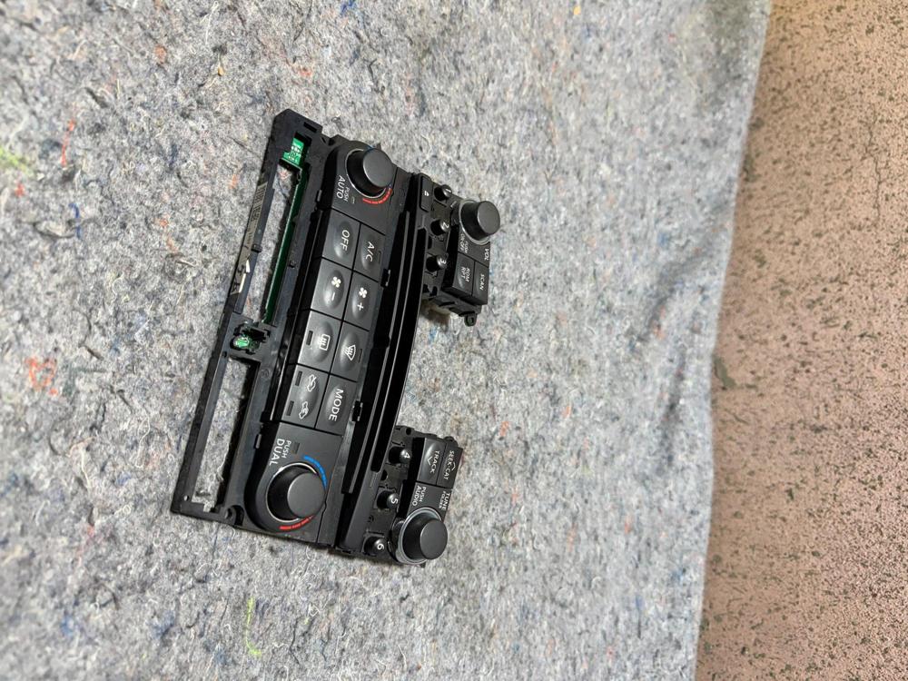 2009-2018 Infiniti FX35 FX50 QX70 OEM Dash Radio Control Switch Panel – photo 3