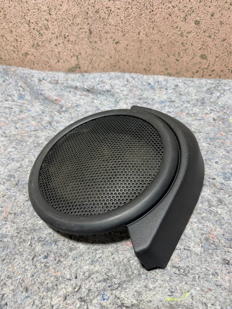 09-17 Jeep Patriot Front Right Side Door Panel Speaker Cover Grille 1AW72TRMAA – photo 1