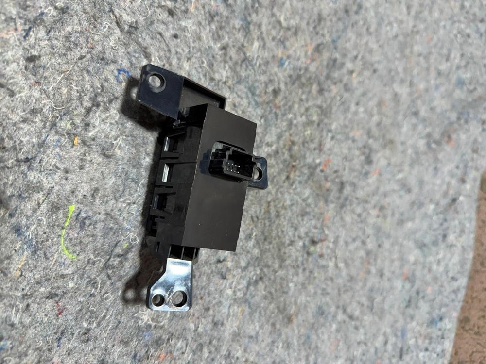 2017-2020 Infiniti Q50 Dash Left Traction Control & Trunk Release Switch OEM – photo 2