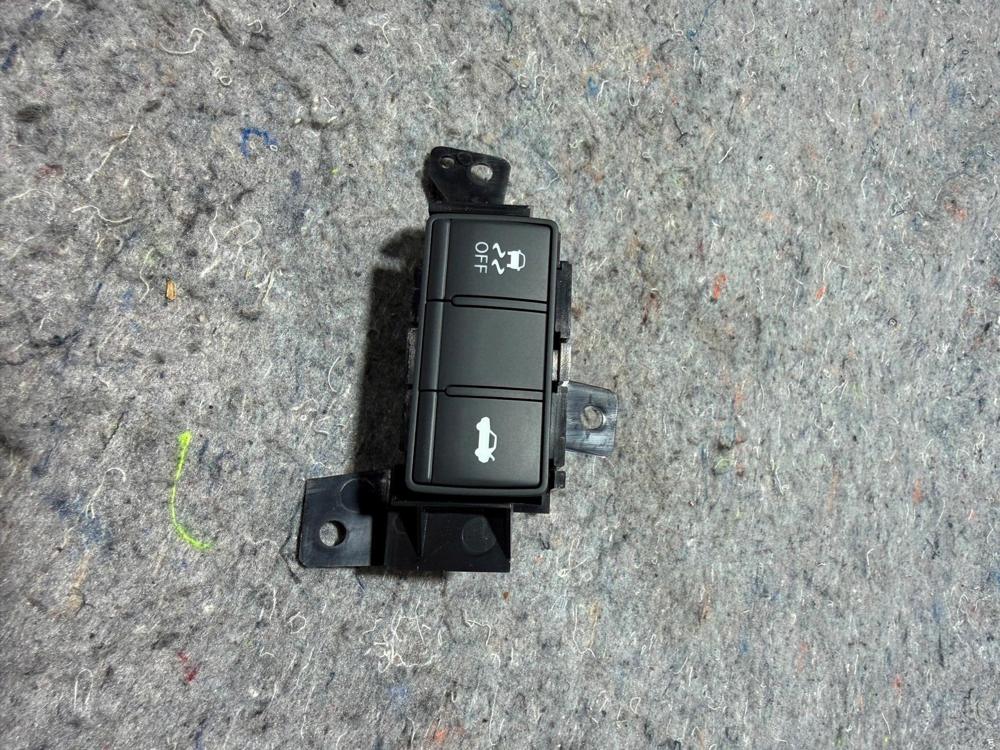 2017-2020 Infiniti Q50 Dash Left Traction Control & Trunk Release Switch OEM – photo 3