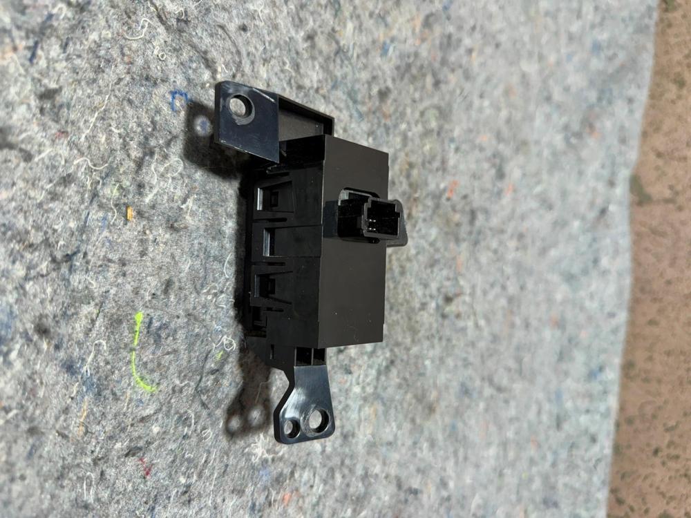 2017-2020 Infiniti Q50 Dash Left Traction Control & Trunk Release Switch OEM – photo 4
