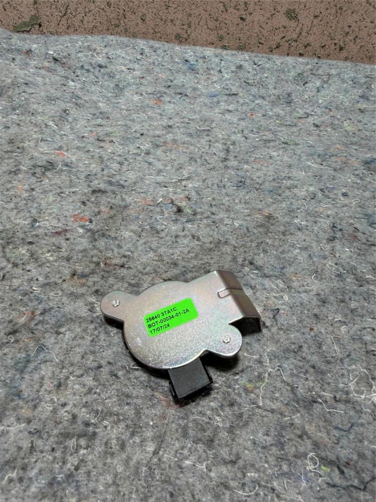 Genuine Infiniti OEM Buzzer Assy 256403TA1C – photo 1