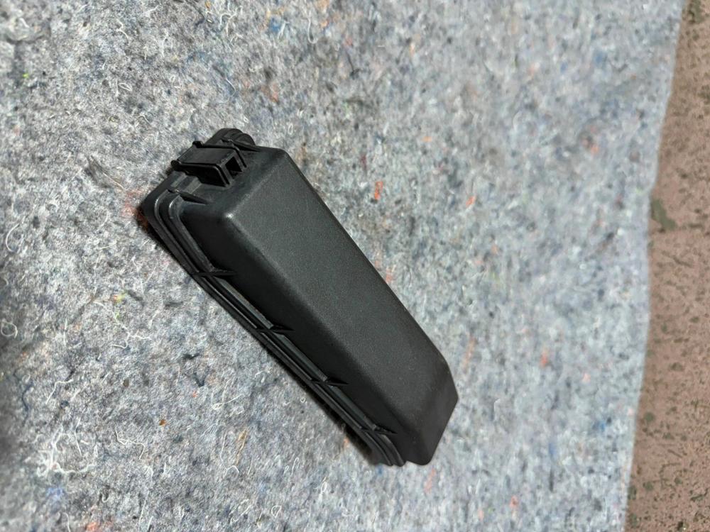 2001-2005 Lexus IS300 Cover Relay Block Upper Genuine 82662-53032 – photo 4