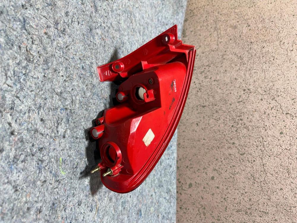 2007 Suzuki Reno Tail Light Right Passenger Side Brake Assembly 2.0 Motor – photo 4