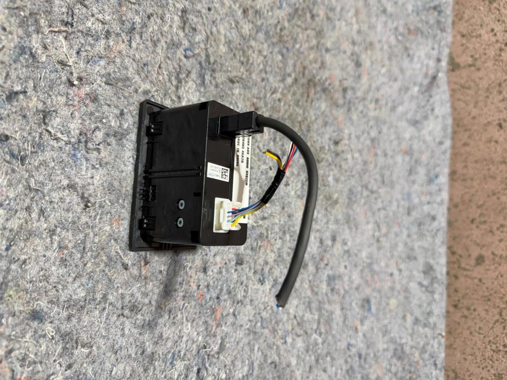 2017-2020 Nissan Pathfinder Console AUX Audio & USB Power Outlet OEM 284H3GA2B – photo 2
