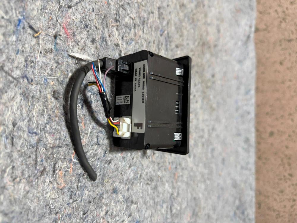 2017-2020 Nissan Pathfinder Console AUX Audio & USB Power Outlet OEM 284H3GA2B – photo 4
