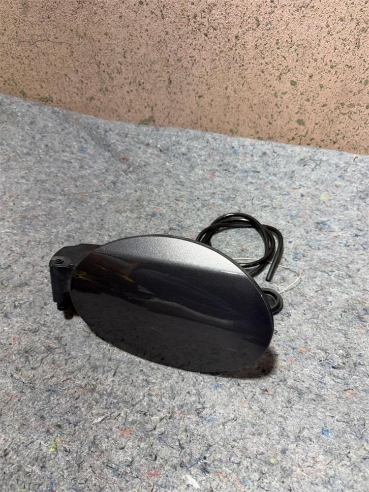 2014-2017 Maserati Ghibli Gas Fuel Tank Filler Door Lid Covre Panel OEM – photo 1