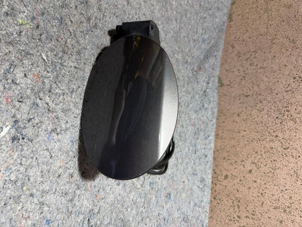 2014-2017 Maserati Ghibli Gas Fuel Tank Filler Door Lid Covre Panel OEM – photo 2