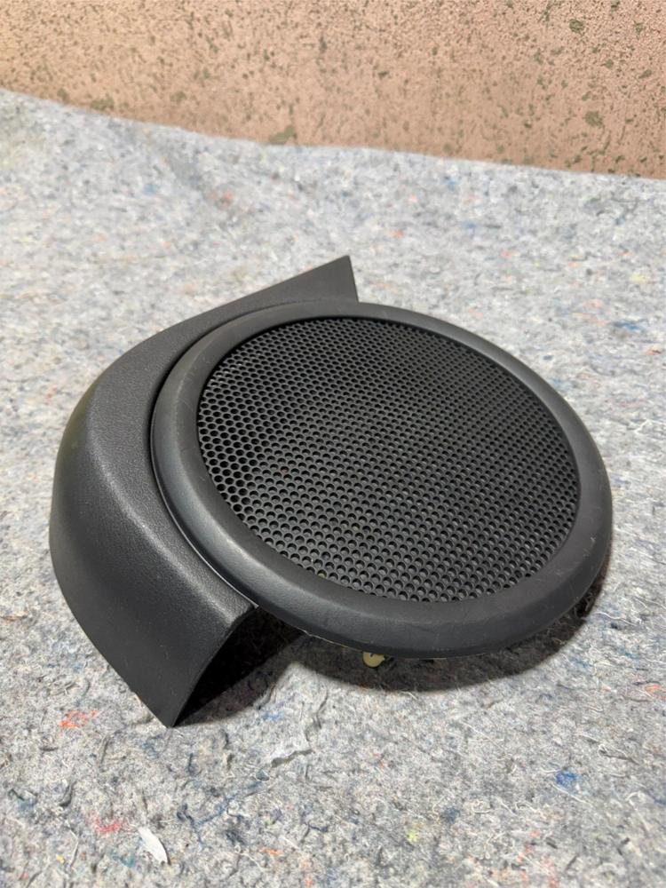 2011-2017 Jeep Patriot Rear Right Door Speaker Cover Grille OEM 109373 – photo 1