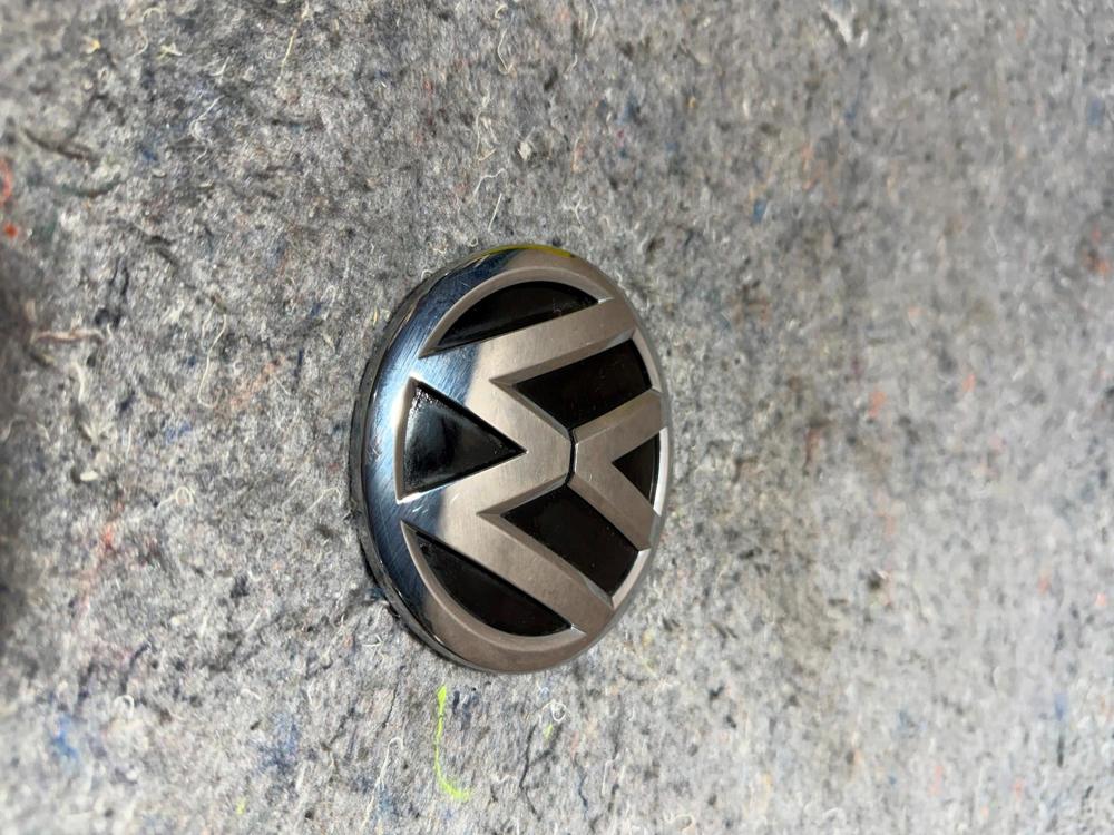 2011-2019 Volkswagen Jetta Passat Rear Trunk Lid Emblem Logo 5C6853630F OEM – photo 3