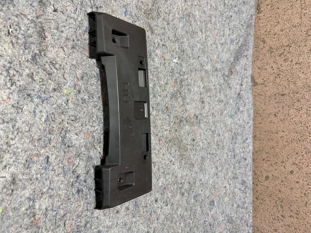 Infiniti Q50 Front Bumper License Plate Bracket 39548 – photo 2