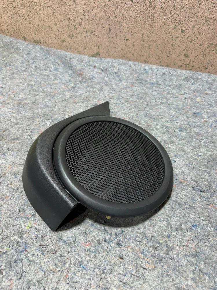 2009 Jeep Patriot Rear Right Passenger Side Speaker Bezel Grille OEM – photo 1