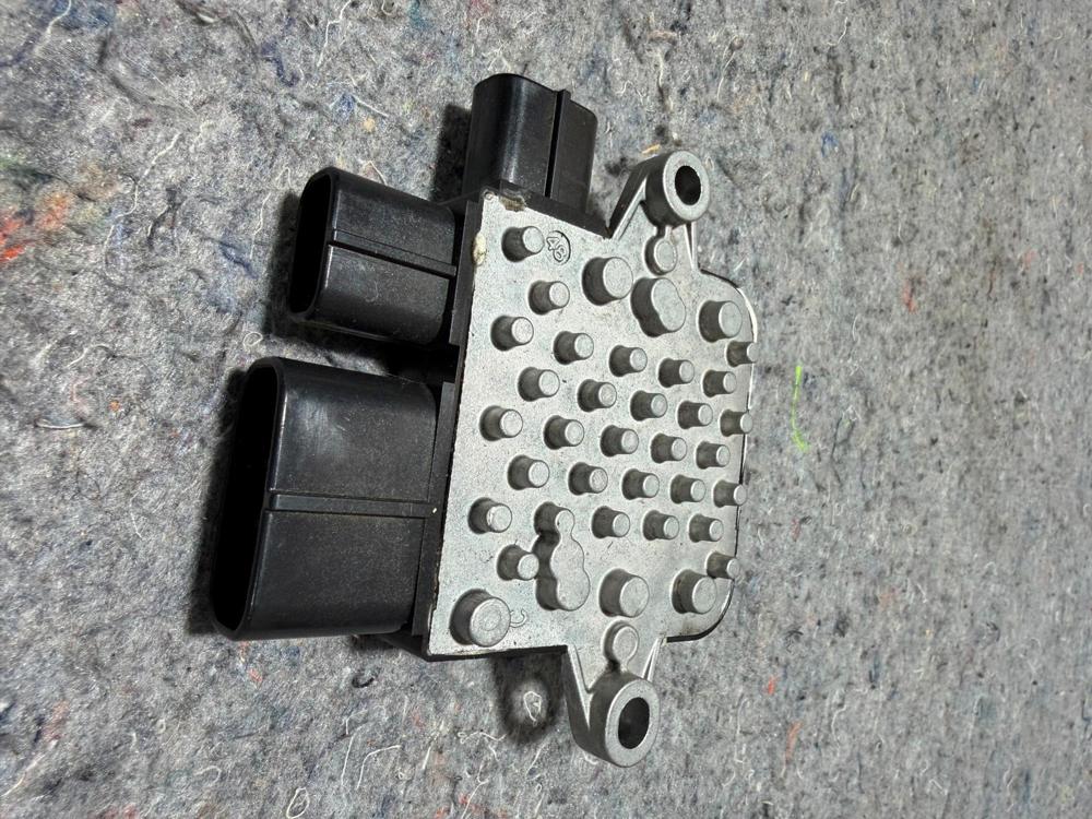 2019-2020 Infiniti Q50 Cooling Fan Control Module 21493-B493-V210B OEM – photo 2