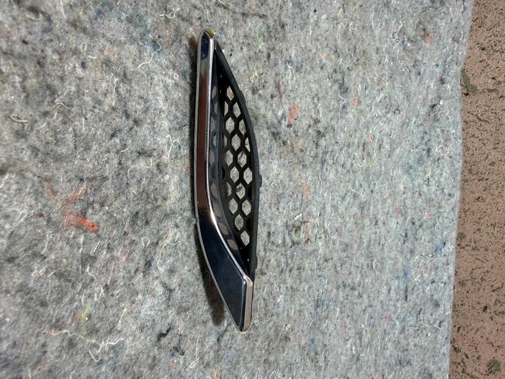 Maserati Ghibli Front Right Side Fender Vent Grill Trim Cover 670028905 – photo 3