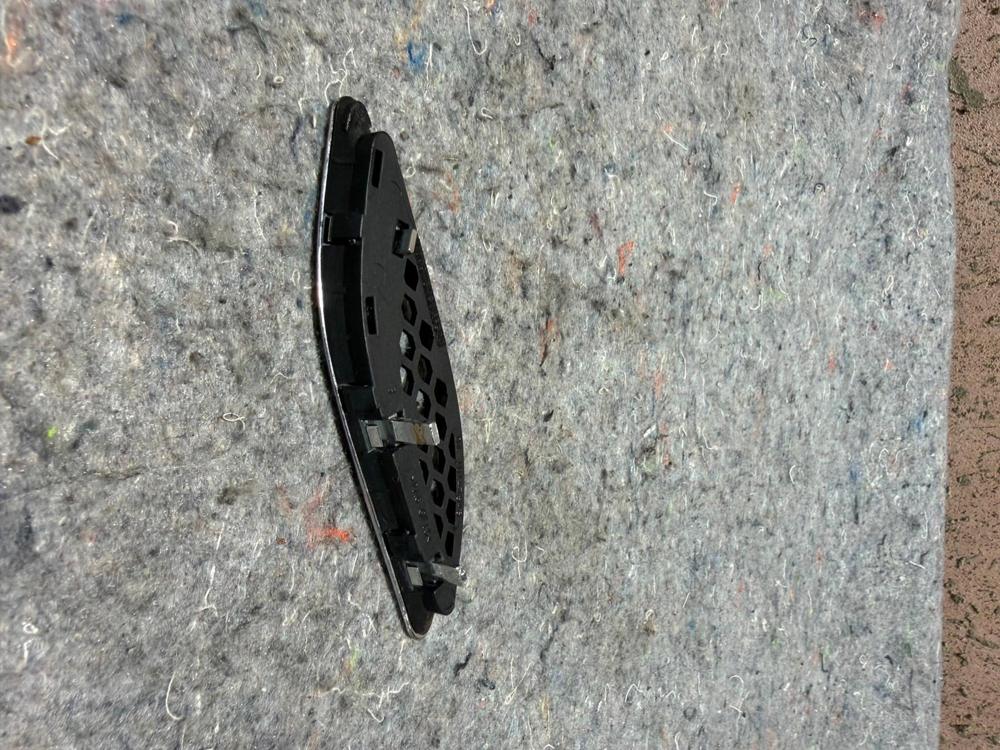 Maserati Ghibli Front Right Side Fender Vent Grill Trim Cover 670028905 – photo 4