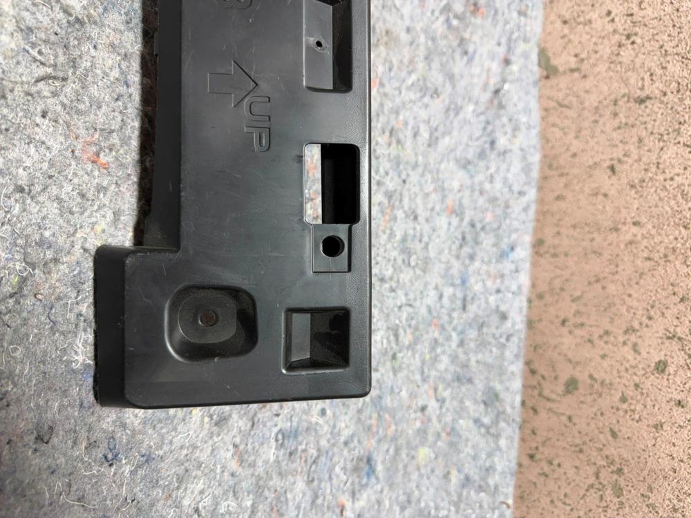 14-18 Infiniti Q50 Front Bumper License Plate Plastic Holder Bracket Plate OEM – photo 4