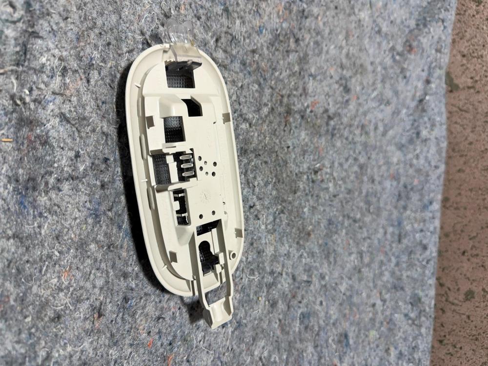 2009-2018 Dodge RAM 1500 Rear Overhead Interior Light OEM 5JG55TRMAD – photo 2