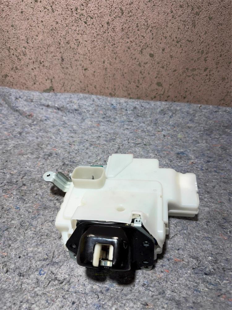 905001AA1A Genuine Nissan Lack & Remocon 90500-1AA1A – photo 1
